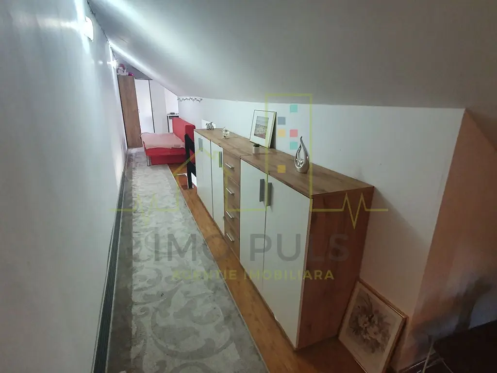 Apartament pe doua nivele cu scara interioara