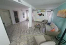 Casa + 5 apartamente + spatiu de inchiriat + parcari. Pretabil locuit + afacere