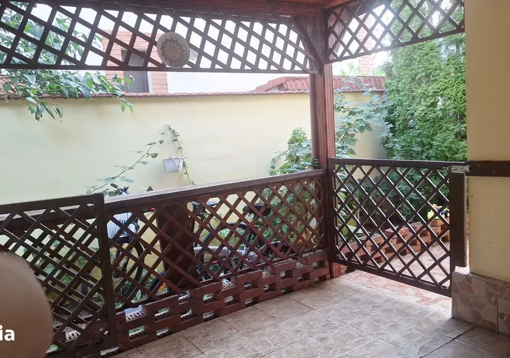 Proprietar vând vila P+E+M