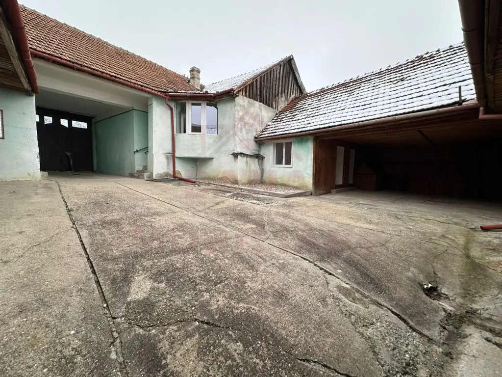 CASĂ DE VÎNZARE ÎN ILOVA\7 CAMERE, JUD.CARAȘ-SEVERIN