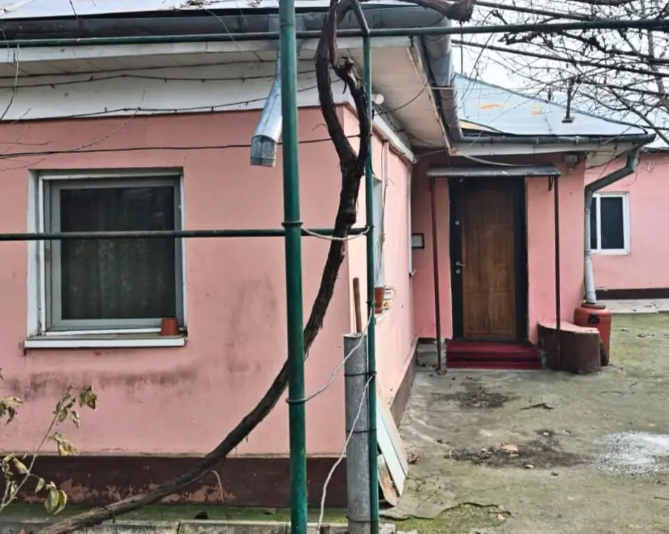 Se oferă spre vânzare casă 3 camere individuală la curte zona Salaj