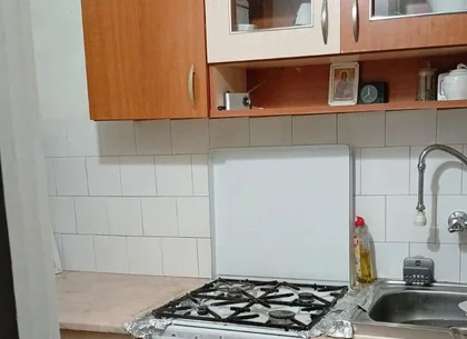 BRASADAS vinde garsoniera la etajul 3/4 pe Ostrovului.