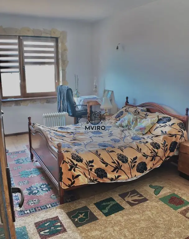 Casa de vanzare in Targoviste - 5 camere, 2 garaje, teren generos
