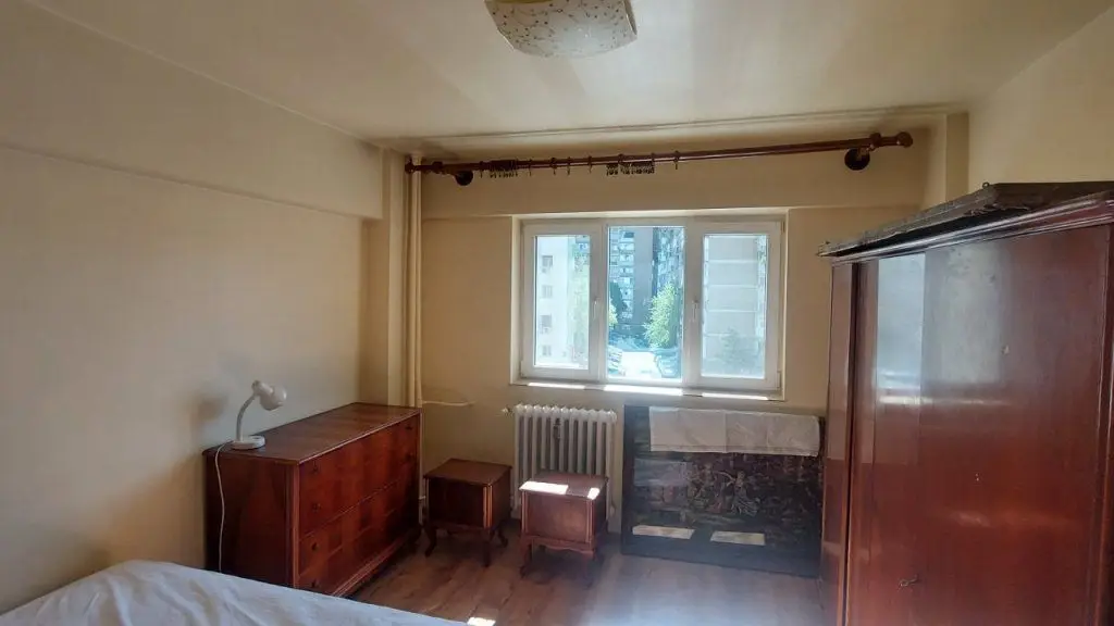 Vand apartament 4 camere situat la 10 min de Piata Unirii