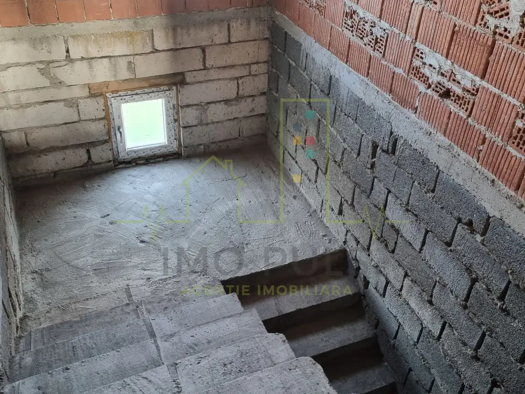 1/2 Duplex in centrul localitati Utvin.