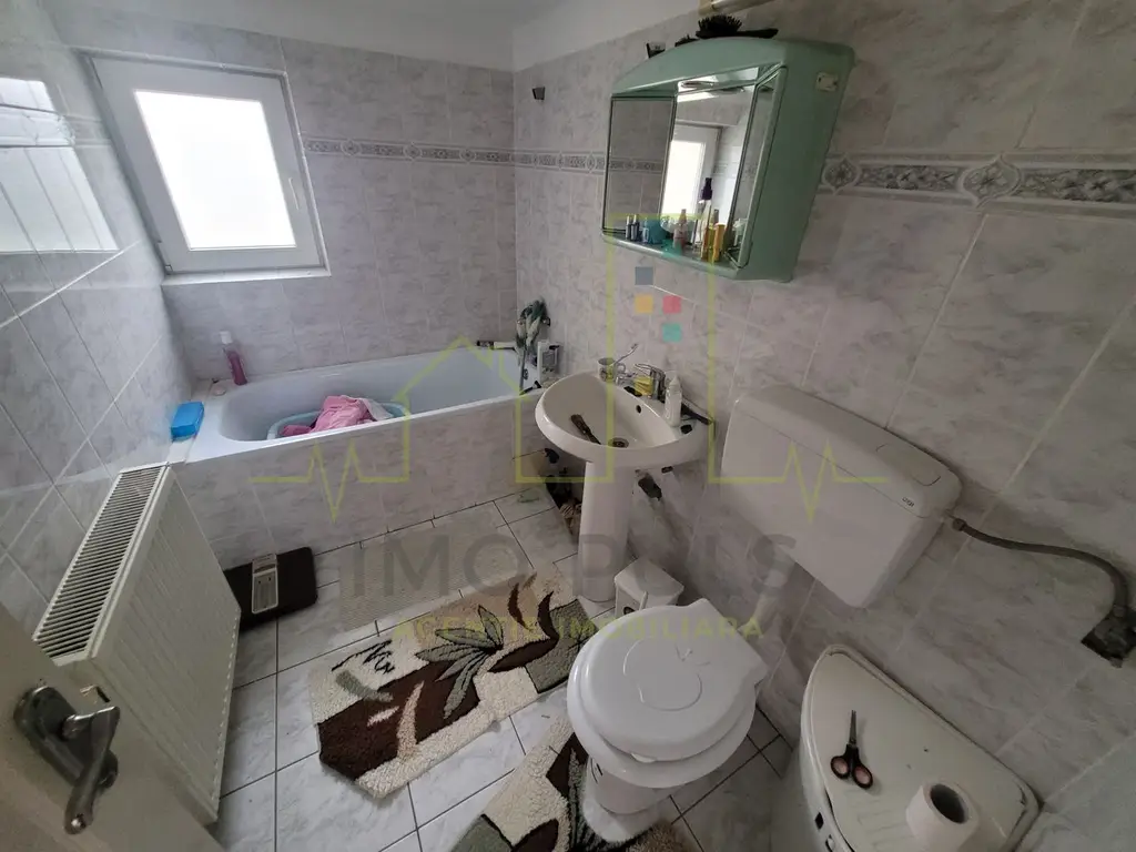 Casa in Ronat compartimentata in 2 apartamente cu intrari separate