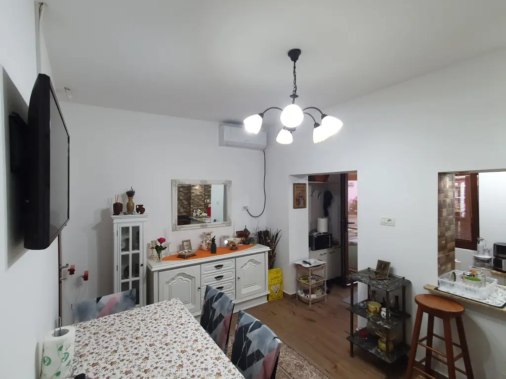 Vand apartament la casă cu curte – zonă centrală aproape de Malul Mureșului