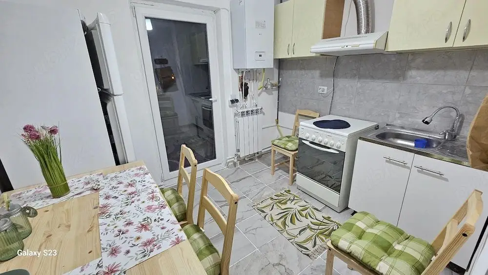 De inchiriat apartament 2 camere, Piața Centrală, et. 4, renovat, 450 eur