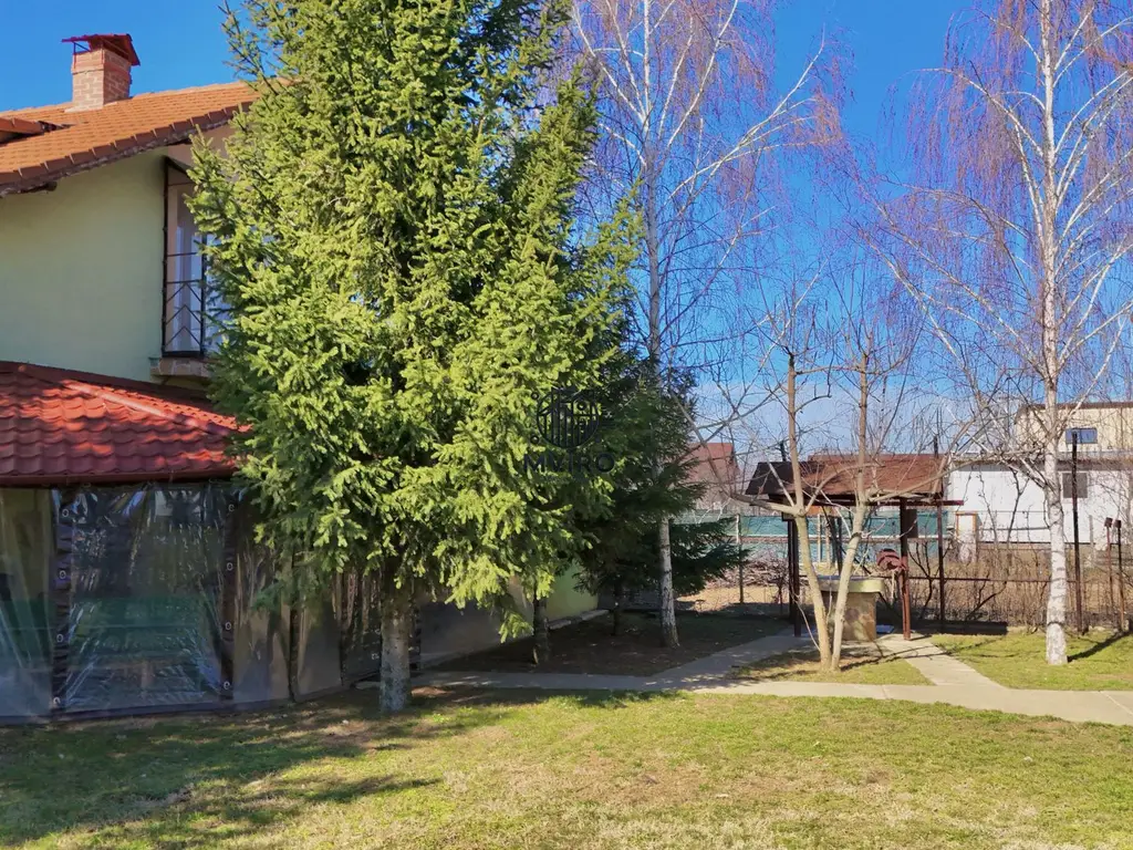 Casa de vanzare in Targoviste - 5 camere, 2 garaje, teren generos