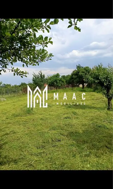 Teren 400 mp în Poplaca | Priveliște frumoasă și zonă de case