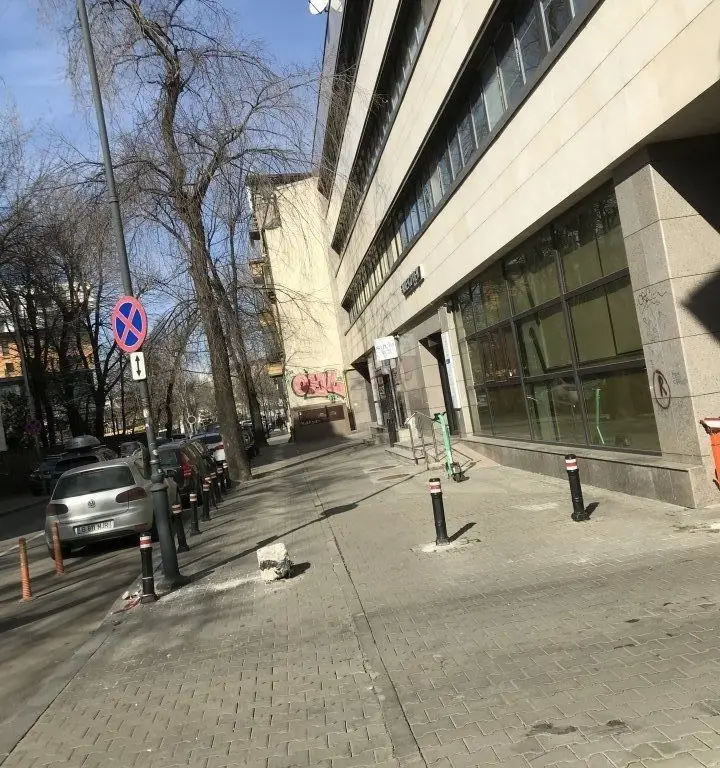 Proprietar vand spatiu comercial
