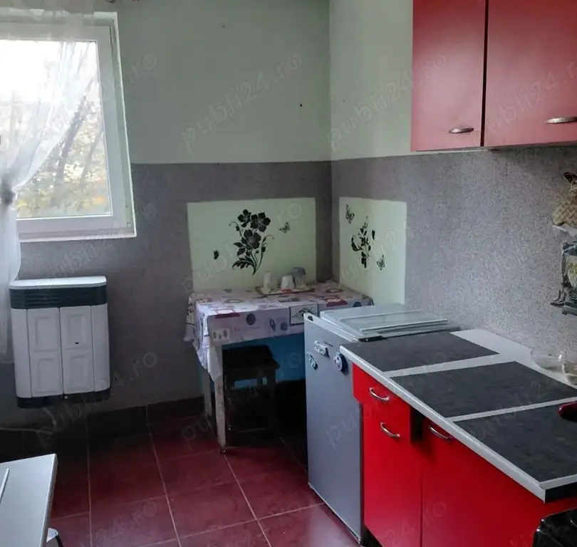 BRASADAS vinde ap cu 2 Cam etaj 1/4 Calea Traian
