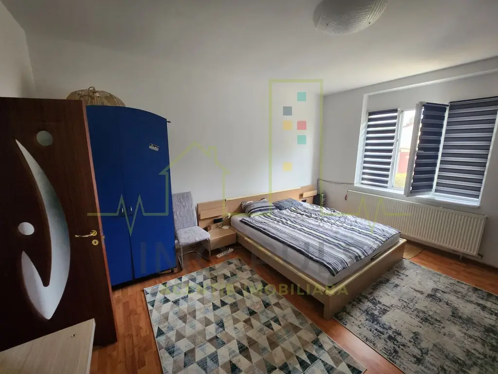 Apartament cu curte. Teren 636 mp.
