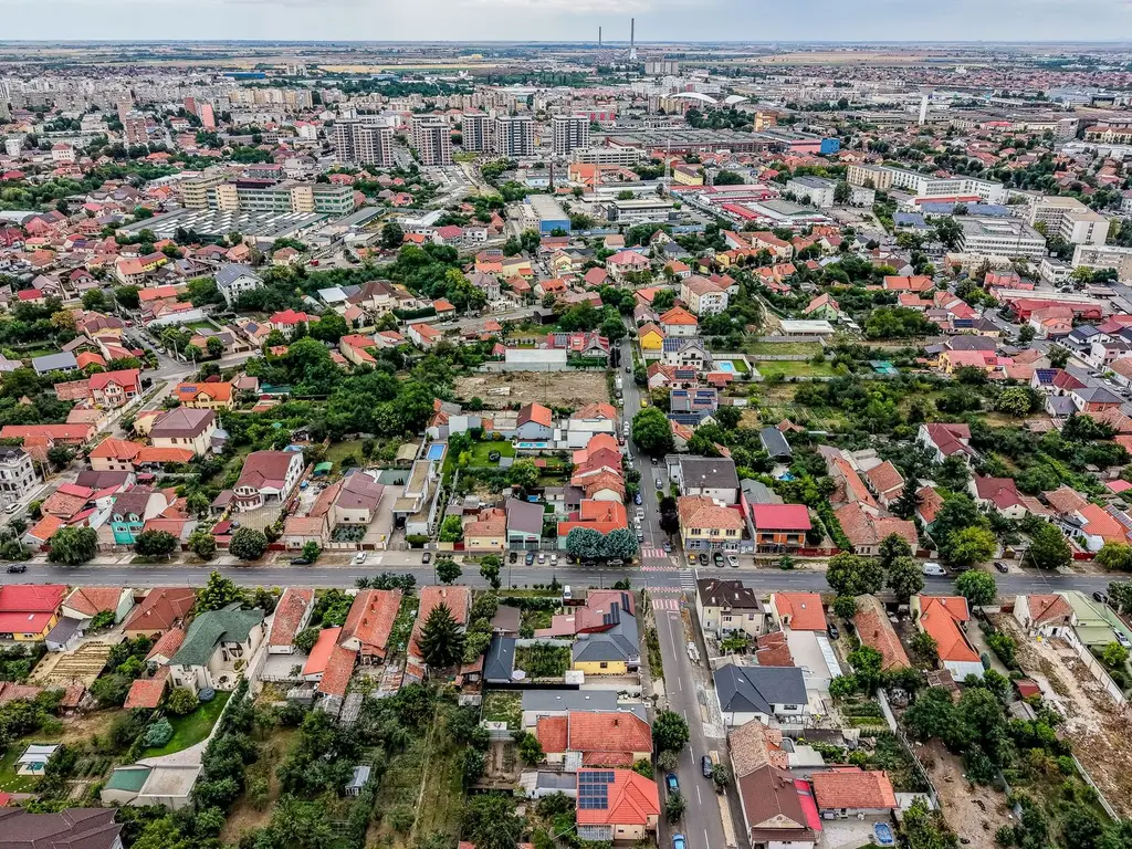 Casa Solida cu Mansarda in Zona Excelenta Parneava