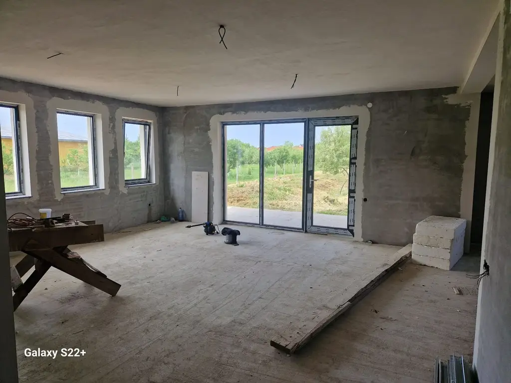 Ag EUROPA vinde casa NOUA individuala în MARTINESTI