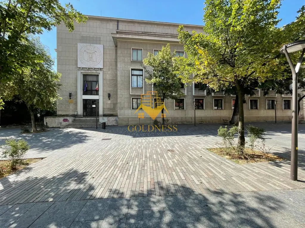 Casă 3 camere, Mihail Kogalniceanu, Zona Ultracentrală, Curte 240 mp