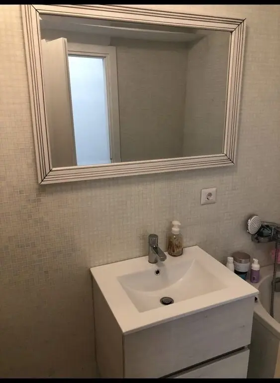 Vând/inchiriez apartament 3 camere 2 bai utilat și mobilat !