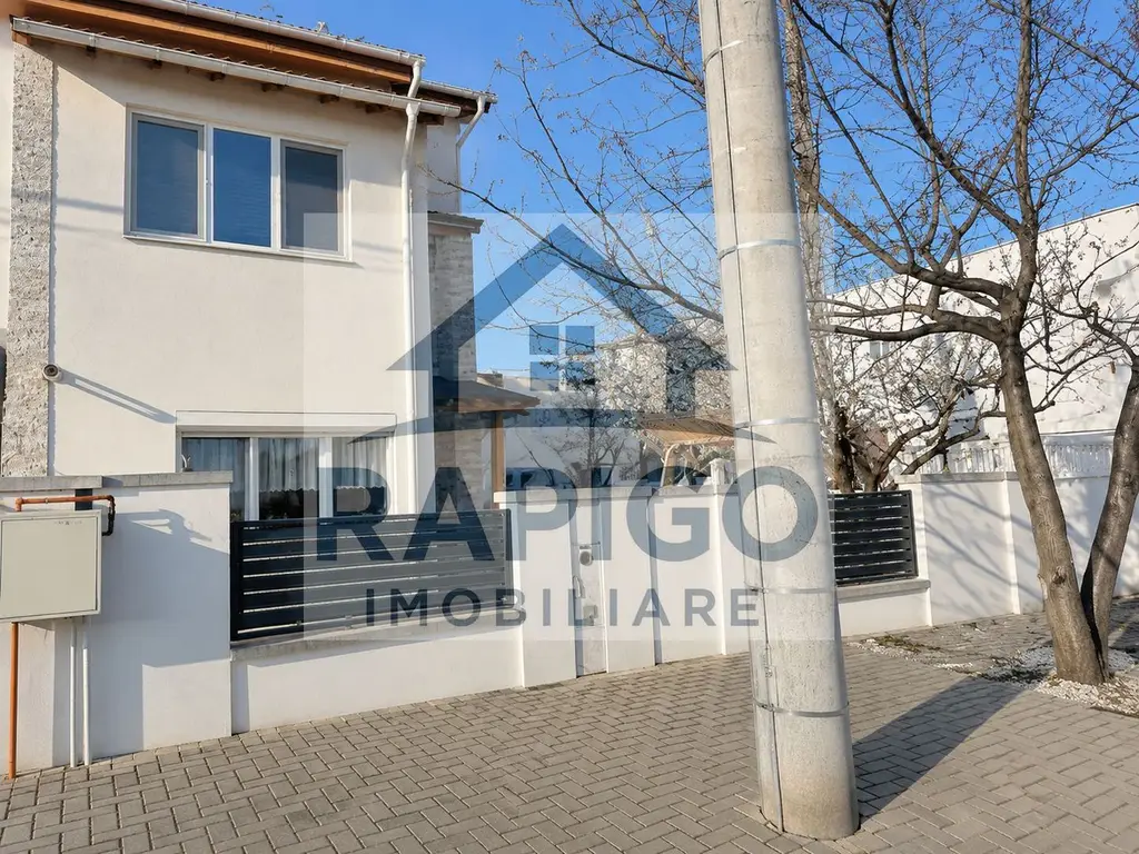 Duplex Spațios cu 3 Dormitoare și Curte Amenajată |