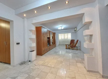 Vand Apartament spatios cu 4 camere de vanzare pe Bdul Decebal