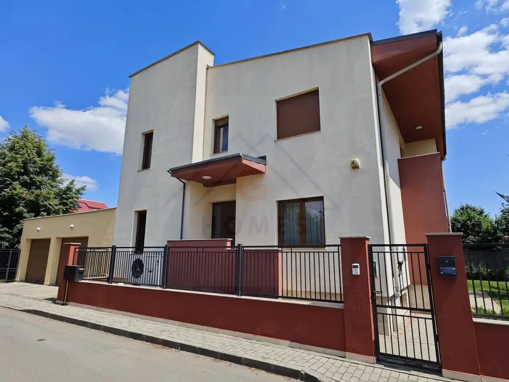 Casa spatioasa. Pretabil si pt. clinica, invatamant, camin varstnici.