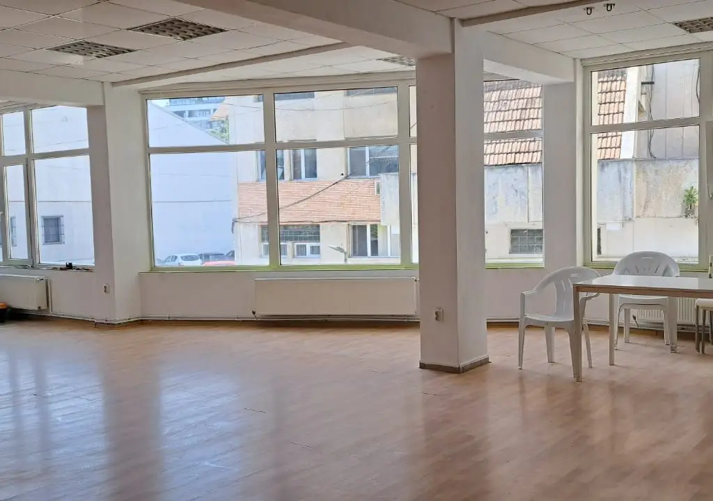 Inchiriere spatiu comercial-sala diverse Centru Pitesti