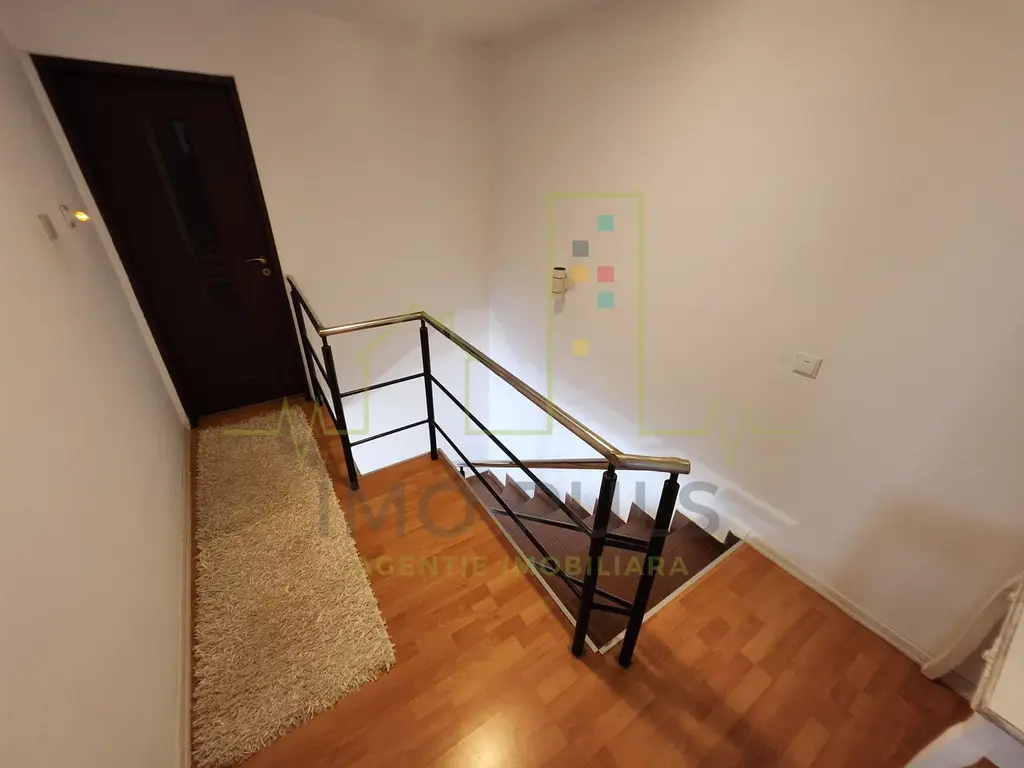 Casa pe calcan si SAD cu acces din strada
