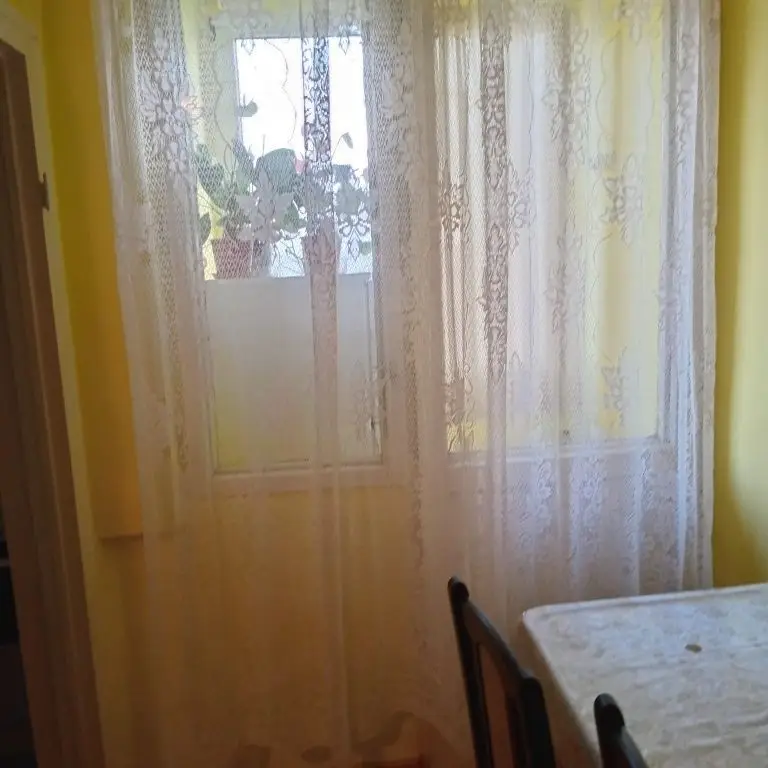 Ag BRASADAS vinde garsoniera 22mp la etajul 1/4 Ostrovului.