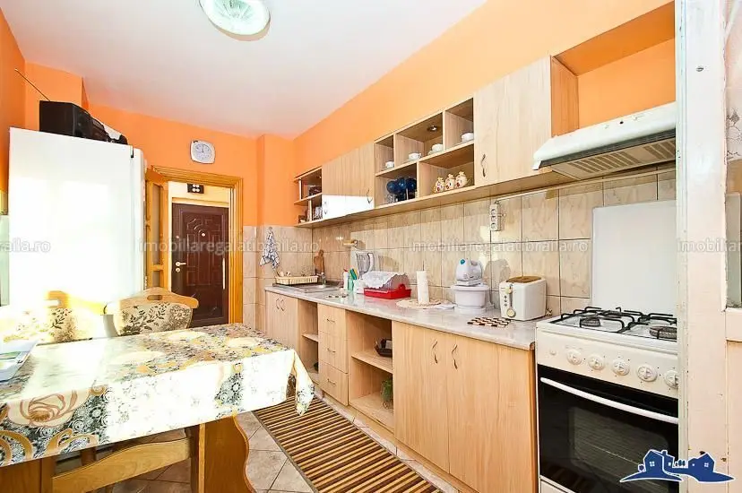 De inchiriat apartament cu 2 camere, Piata Centrala, 370 euro