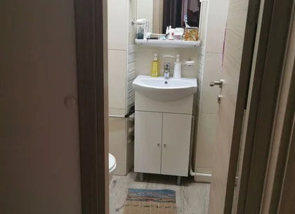 Proprietar , vand apartament , 4 camere cu centrala termica , boxa si loc parcare adp