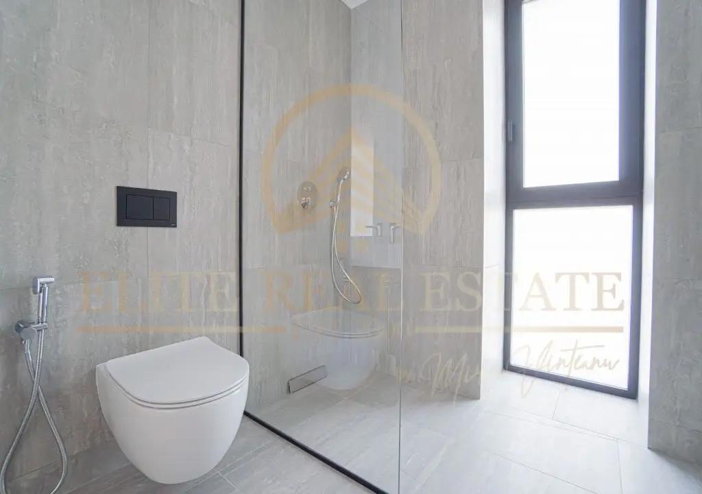 Stațiunea Mamaia - Vânzare apartament cu 4 camere, 3 bai cu vedere la lac.