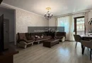 Apartament 3 camere, curte, boxa, parcare, Sub Cetate
