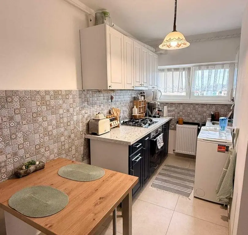 DE ÎNCHIRIAT: Apartament modern cu 2 camere și panoramă – Semicentral