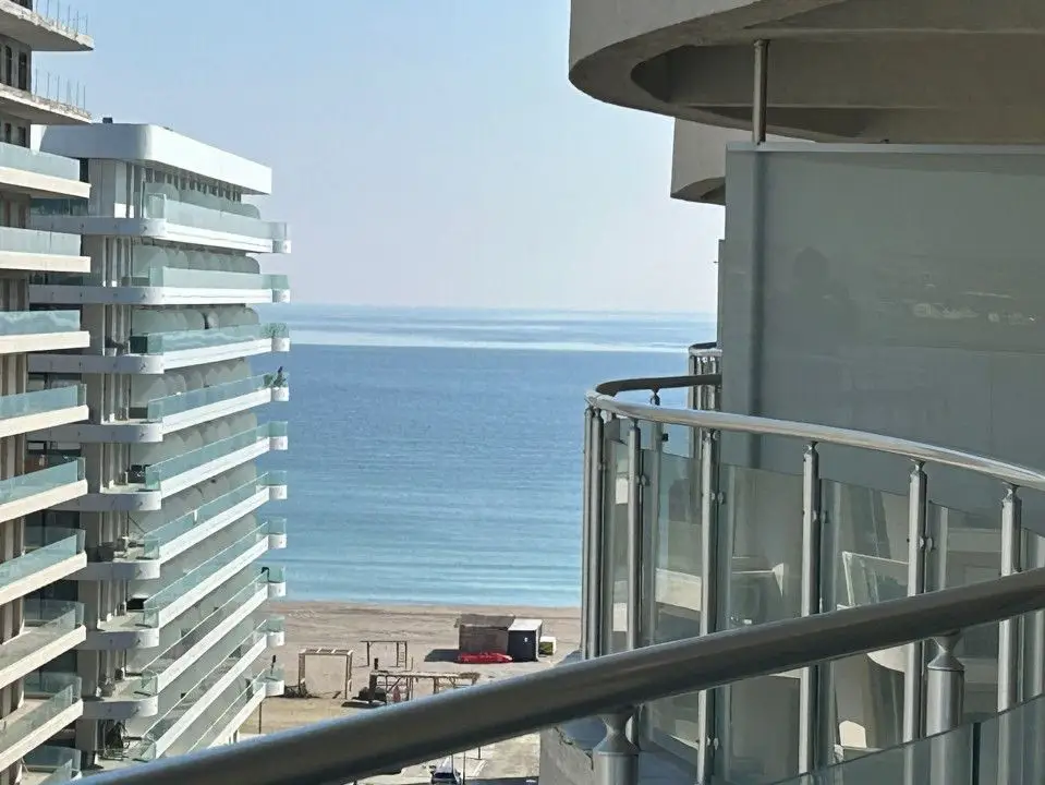 Apartament de 3 Camere și Terasă Panoramică în Complex Casa del Mar