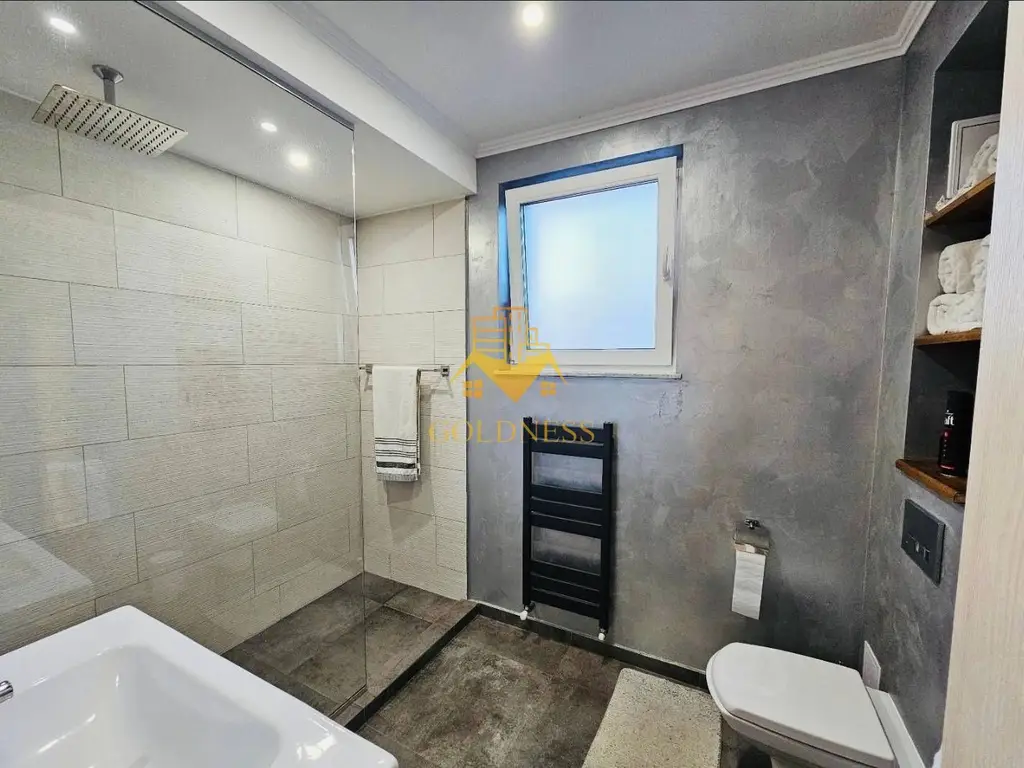 Casa individuala, 4 camere, parcare, 120mp,300mp teren,cartier Voronet
