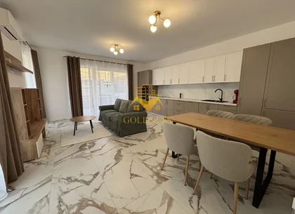 Duplex lux, de închiriat, 5 camere, parcare, curte, terasă,220mp teren