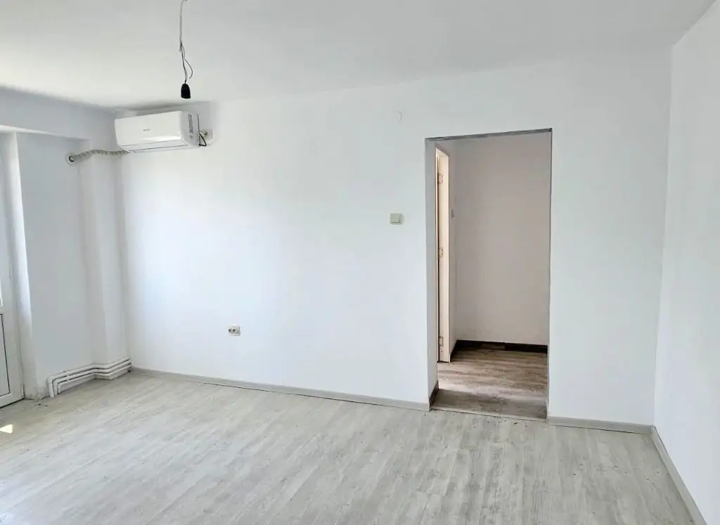 De vanzare apartament cu 2 camere, renovat, etaj9, Viziru 3, 43.000 euro