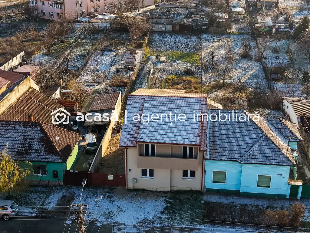 Casă nouă cu etaj semifinalizată, zonă liniștită în Aradul Nou