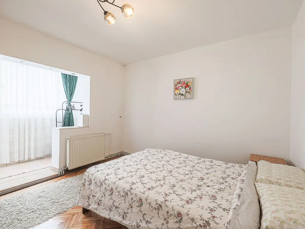 Rezervat Apartament renovat, cu 2 balcoane, la Etajul 1 in Micalaca