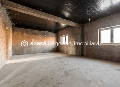 Casă nouă cu etaj semifinalizată în Aradul Nou