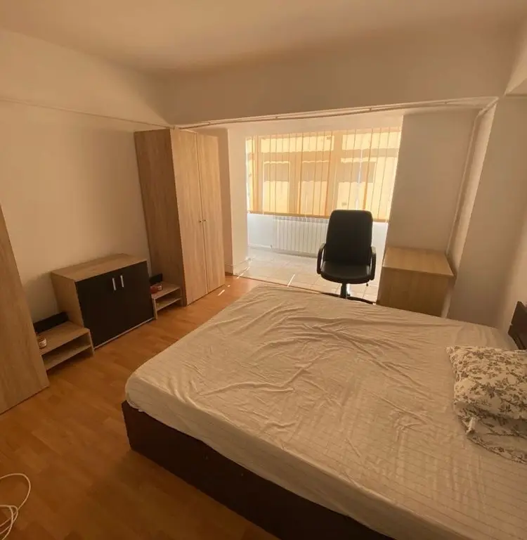 Vand 3camere mare stradal din Blvdul Decebal Bucuresti