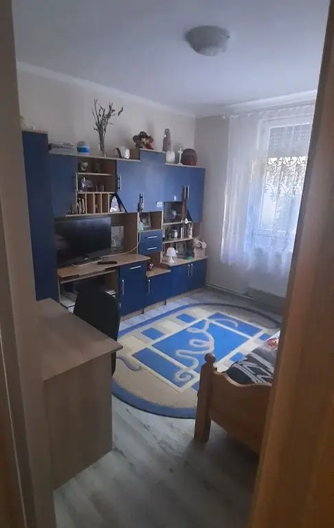 Ag BRASADAS vinde apt 3 camere Carpati 1 PARTER.