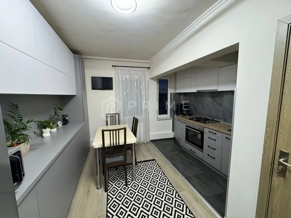 Apartament cu 3 camere, decomandat – Cartier Tudor- Mobilat și utilat