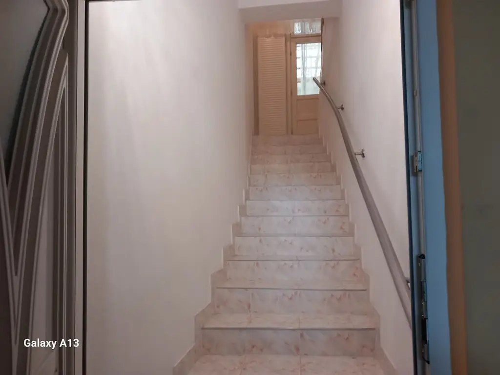 BRASADAS vinde casa 2 cam cu etaj 6 ari zona Bercu Rosu.