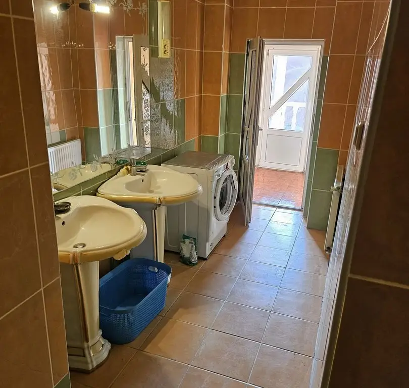 BRASADAS vinde casa individuala zona DARA cu 5 cam si teren 4ari.
