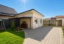 Casă spațioasă cu 8 camere, teren generos, oferă libertate și confort