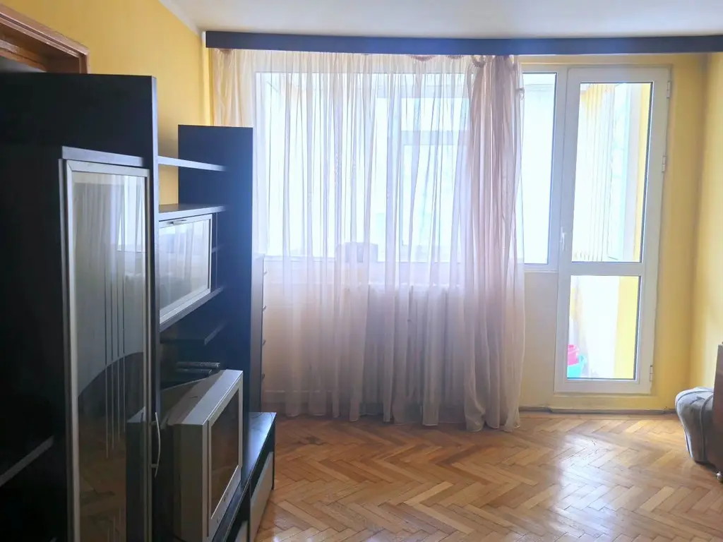 Apartament 3 camere de vanzare - Tiglina 1 - Strada Saturn - Etaj 2