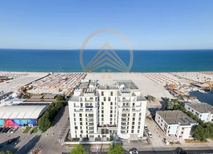 Stațiunea Mamaia - Vânzare apartament cu 2 camere, 2 bai cu vedere la mare.