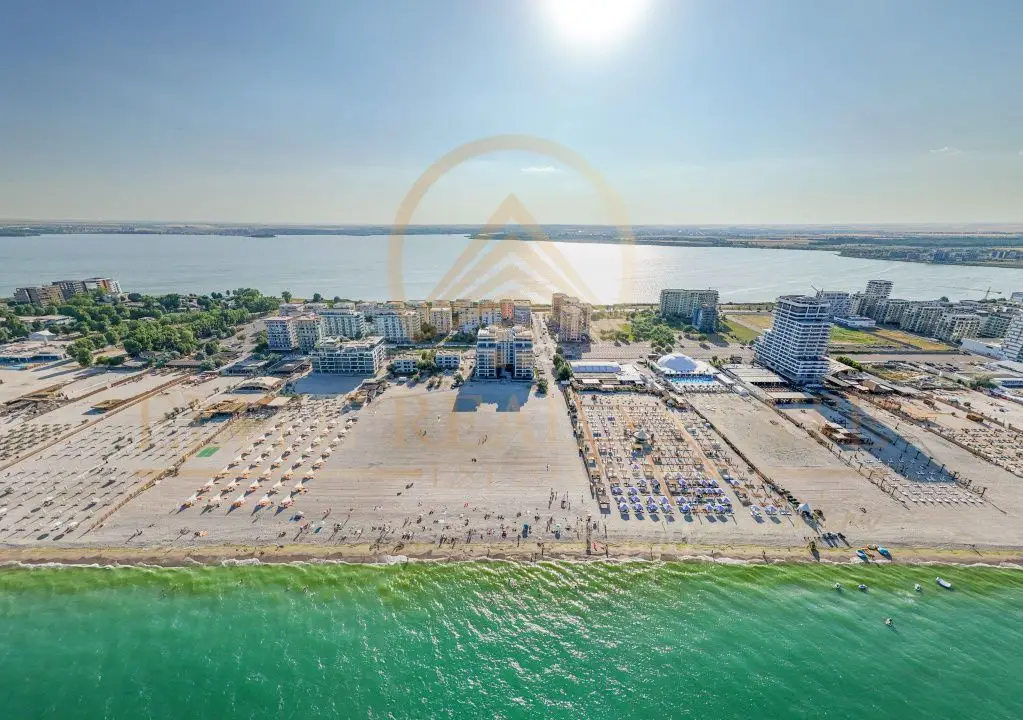 Stațiunea Mamaia - Vânzare apartament cu 2 camere, 2 bai, la 2 pasi de mare.