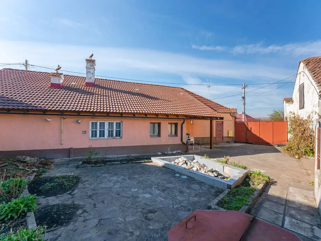 Casă individuală de renovare în Bod, Brașov