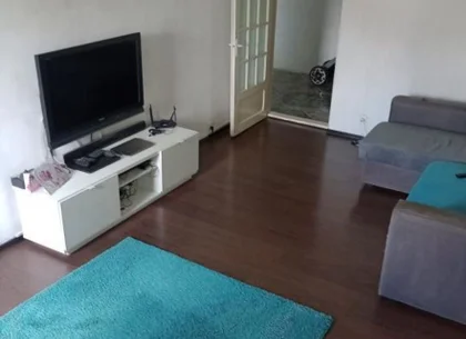 4camere decomandat ,3balcoane , stradal